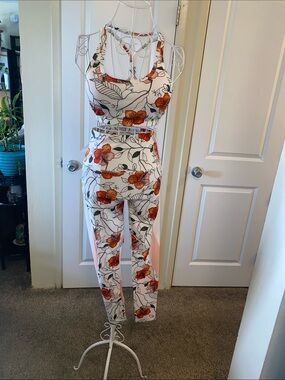 shosho White Floral High-Waist Leggings & Sports Bra Set with Orange Flowers